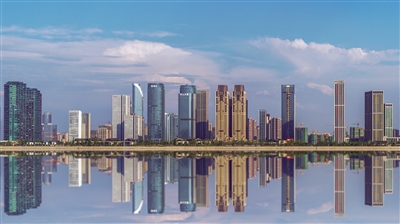 即萧山的沿江大平台包括萧山经济技术开发区(萧山科技城),空港新城